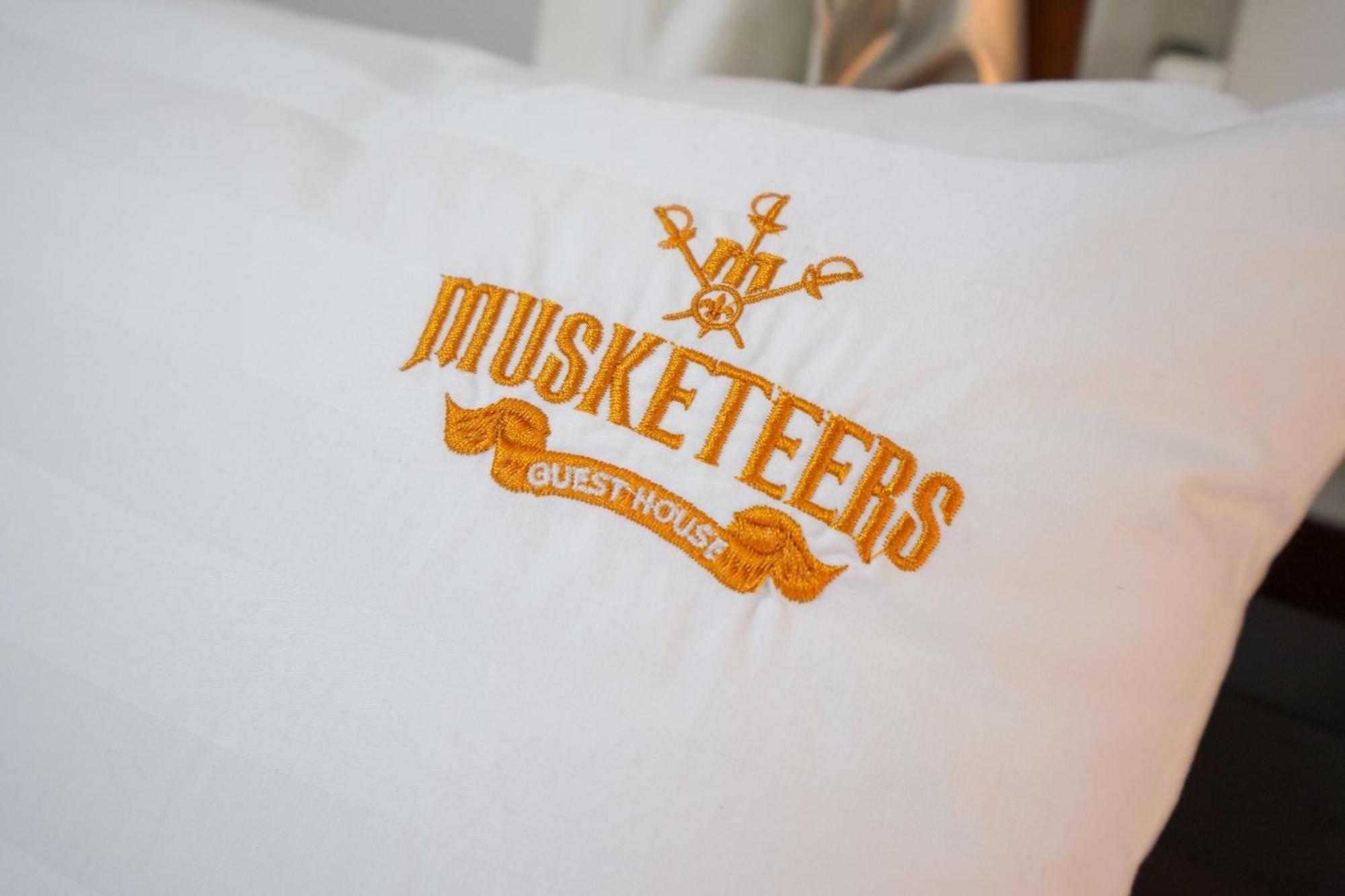 Musketeers Guest House Ханой Екстериор снимка
